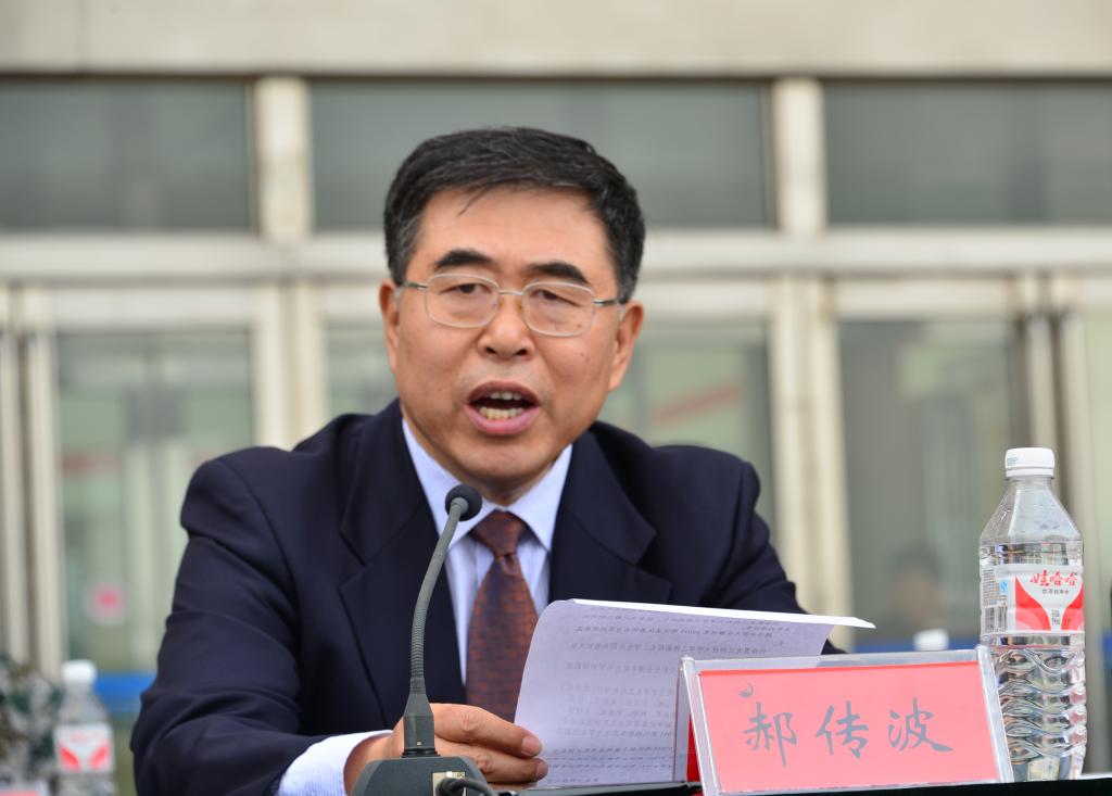 我校举行2015级学生军事训练开训式